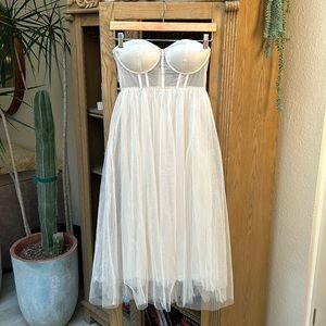 The Vintage Shop Off-White Bustier Tulle Midi Dress